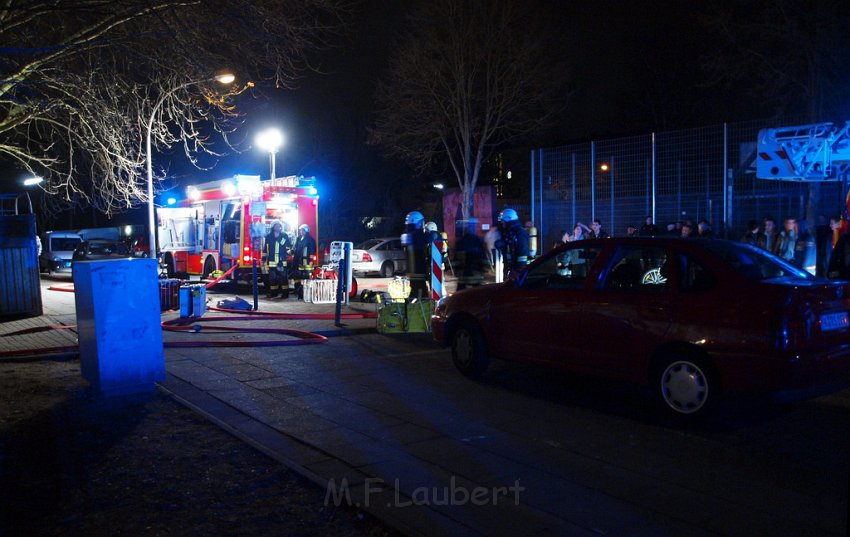 Feuer 3 Kellerbrand Koeln Ostheim Gernsheimerstr P07.JPG